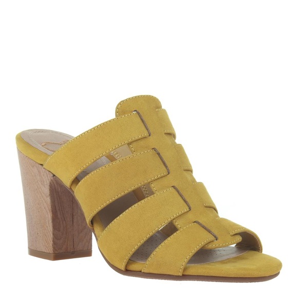 Madeline Shoes - Madeline Novelette Women’s Slip On Mule In Chinese Yellow Size 10M.